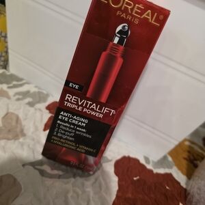 L'Oreal Revitalift Triple Power Eye Cream - Bold Red